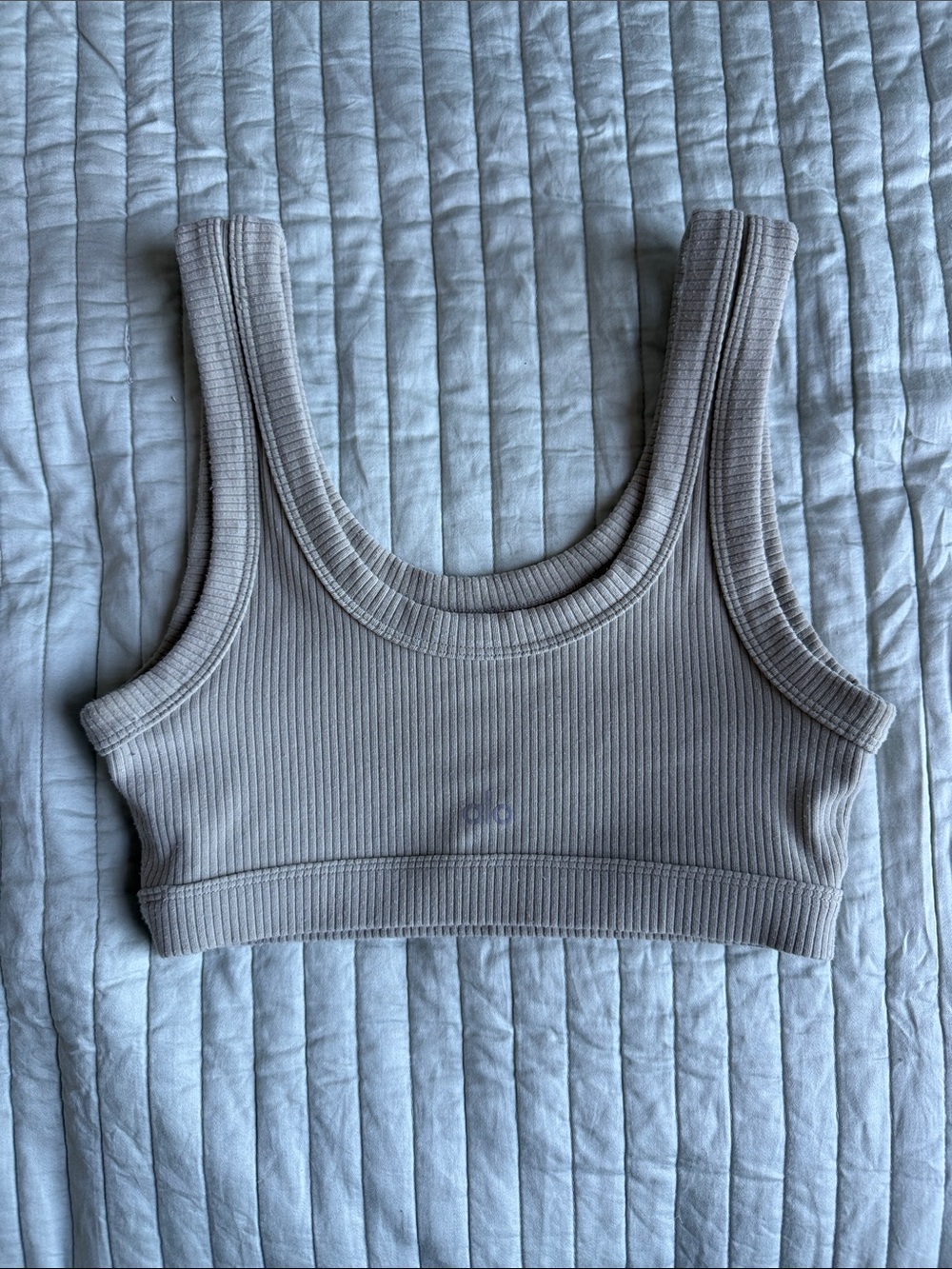 Alo yoga light green ribbed sports bra
